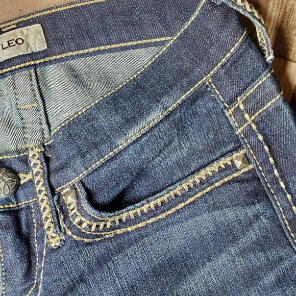 daytrip Leo Bootcut Dark Wash Faded Low Rise Studded Women's Jeans Size 25L - Picture 7 of 14